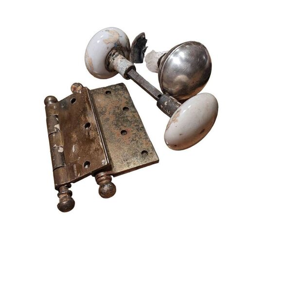 Vintage porshlen and brass door knobs. With hardware. - Picture 4 of 13